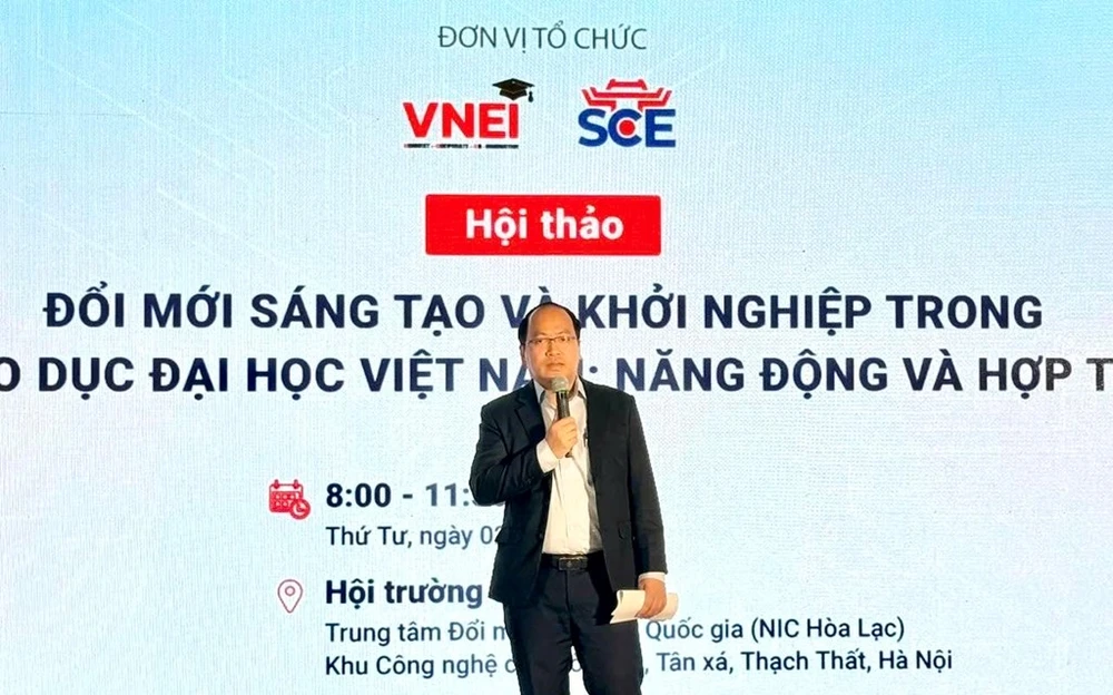 Director of the National Innovation Centre (NIC) Vu Quoc Huy speaks at the workshop in Hanoi on October 2. (Photo: VNA)