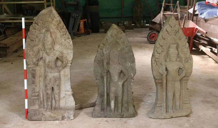 Three of the 12 door guardian statues recently found at Cambodia's Angkor Archaeological Park (Photo: ANA)