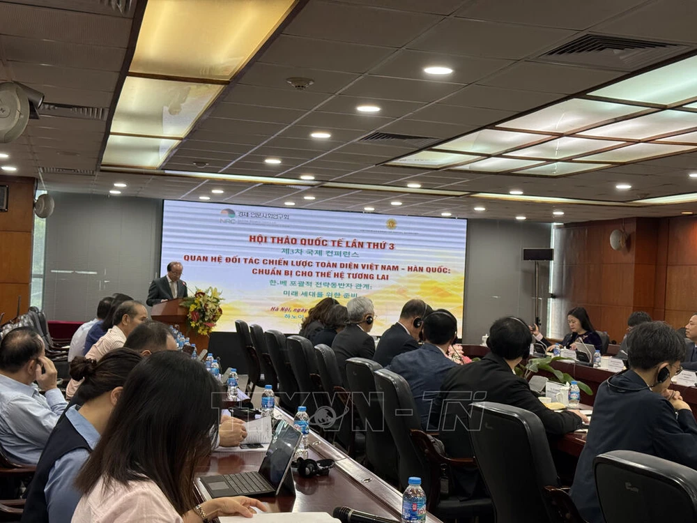 President of the Vietnam Academy of Social Sciences Dr Phan Chi Hieu speaks at the workshop in Hanoi on November 7. (Photo: VNA)