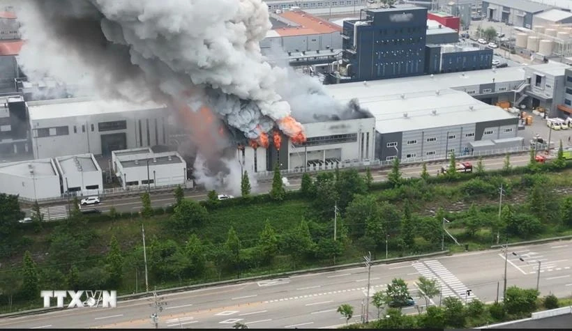 Incendie dans l'usine de batteries au lithium à Hwaseong, au sud de Séoul, le 24 juin 2024. Photo : Yonhap