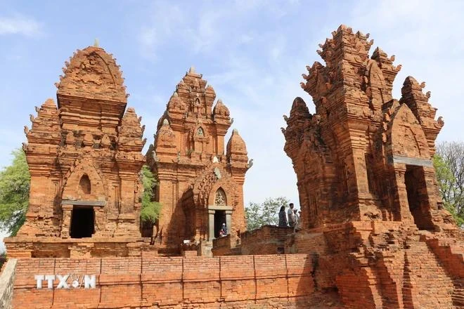 Les tours Po Klong Garai, dans le quartier de Do Vinh, ville de Phan Rang-Thap Cham, province de Ninh Thuan. Photo: VNA