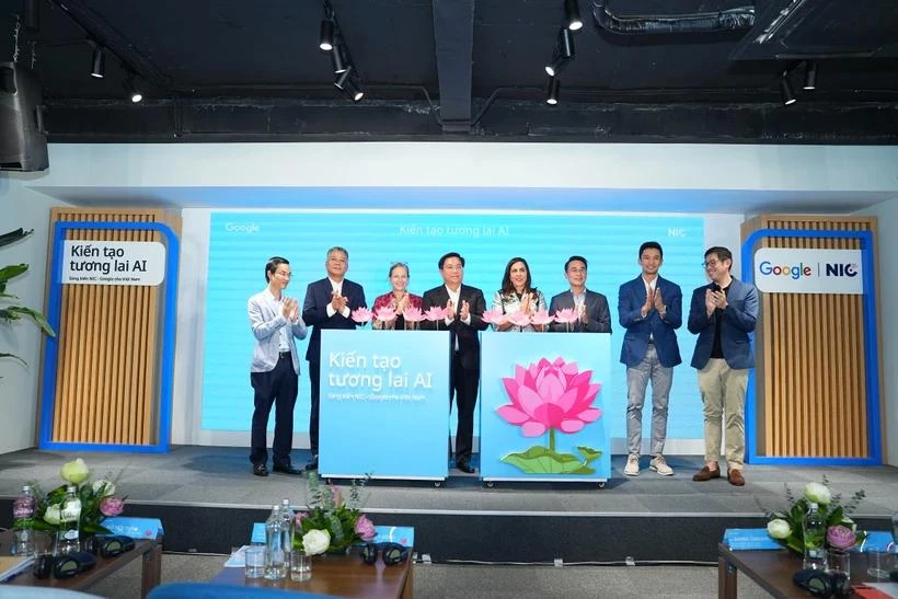 Le Centre national d’innovation et Google lancent un programme pour façonner l’avenir de l’intelligence artificielle (IA) au Vietnam, le 11 juillet à Hanoï. Photo: Vietnamplus