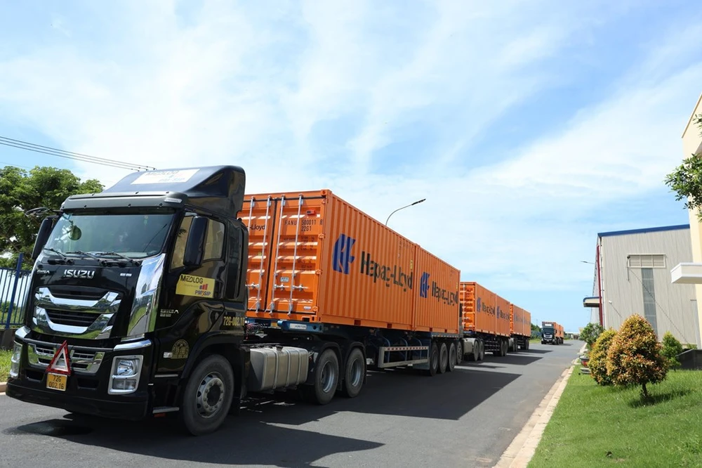 Des conteneurs de Hoa Phat seront livrés à la société Hapag-Lloyd. Photo: VNA