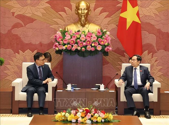 Le président de l'Assemblée nationale, Tran Thanh Man (droite), et l'ambassadeur sud-coréen au Vietnam, Choi Young Sam. Photo: VNA