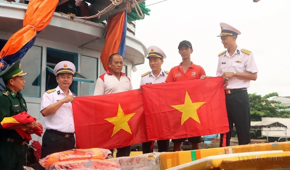 La Marine populaire vietnamienne, un soutien solide pour les pêcheurs en mer