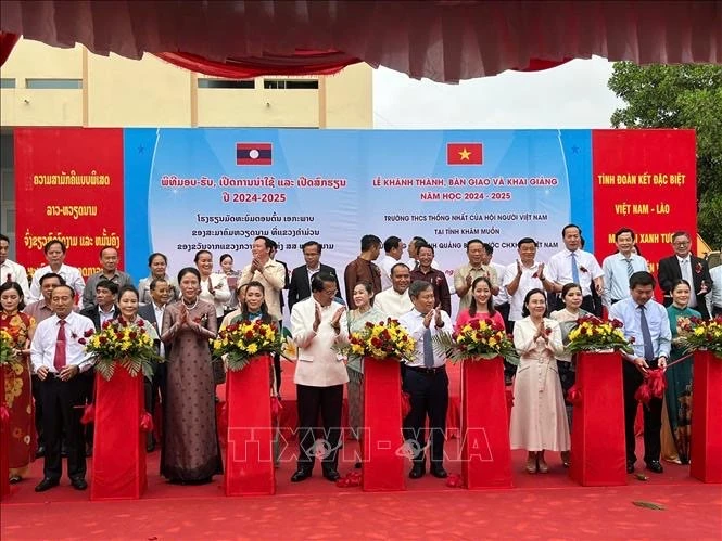 Cérémonie d'inauguration du collège Thong Nhat. Photo: VNA