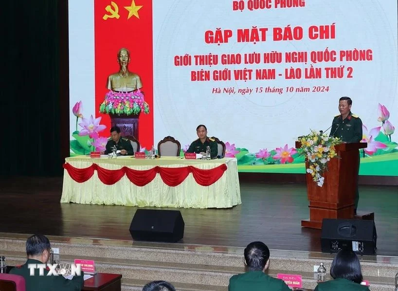 Conférence de presse pour présenter le deuxième échange d'amitié de la défense frontalière Vietnam-Laos. Photo: VNA