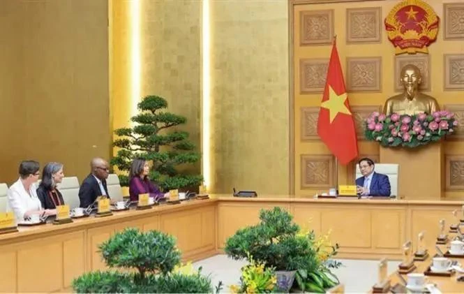 Le Premier ministre Pham Minh Chinh reçoit la coordonnatrice résidente de l’ONU au Vietnam, Pauline Tamesis, et les représentants en chef des organes onusiens. Photo: VNA