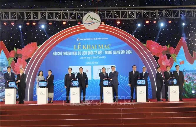 Cérémonie d'ouverture de la Foire internationale du commerce et du tourisme Vietnam-Chine à Lang Son. Photo: VNA