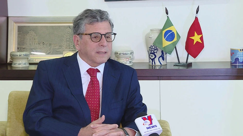 El embajador brasileño en Vietnam, Marco Farani, en la entrevista (Fuente:VNA)
