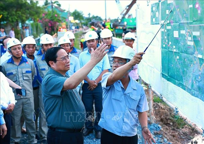 Inspecciona premier de Vietnam obras infraestructurales clave de Can Tho. (Fuente:VNA)