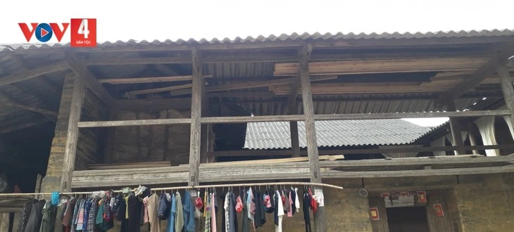 Casa con paredes de tierra de arcilla en la aldea de Mao Sao Phin, comuna de Sin Cheng, distrito de Si Ma Cai, provincia de Lao Cai. (Fuente:VOV)