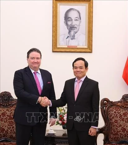 El viceprimer ministro vietnamita Tran Luu Quang recibió al embajador de Estados Unidos en el país, Marc Evans Knapper. (Fuente:VNA)