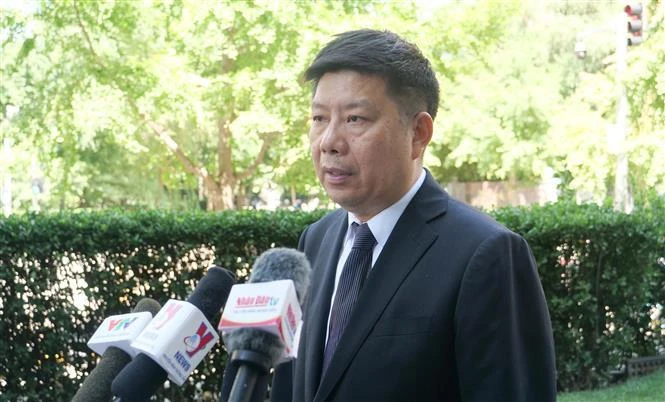 El profesor Xu Liping, director del Centro de Investigación del Sudeste Asiático del Instituto de Estudio de Estrategias Globales y Asia - Pacífico (CASS), de la Academia de Ciencias Sociales de China, en la entrevista. (Fuente:VNA)