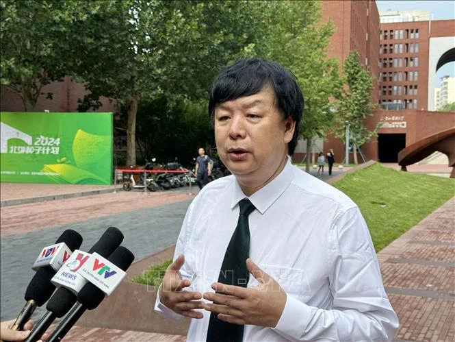 Miliang, director del Centro de Estudios del Sudeste Asiático y jefe del Instituto de Derecho de la Universidad de Lenguas Extranjeras de Beijing en la entrevista. (Fuente:VNA)