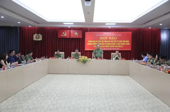 En la rueda de prensa. (Fuente:VNA)