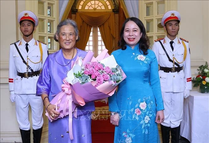 La vicepresidenta Vo Thi Anh Xuan recibió a la princesa tailandesa Maha Chakri Sirindhorn. (Fuente:VNA)