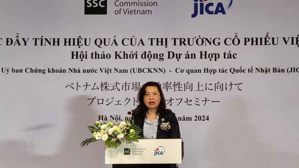 La presidenta de la CEV, Vu Thi Chan Phuong, habla en el evento. (Fuente:VNA)