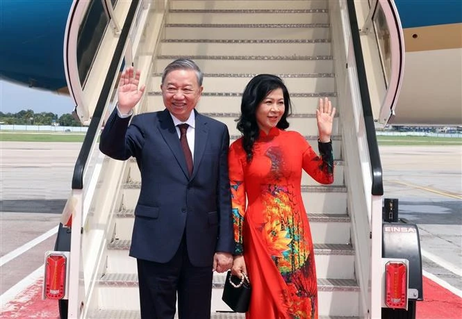 El secretario del Partido Comunista y presidente de Vietnam, To Lam, y su esposa partieron del Aeropuerto Internacional José Martí, concluyendo con éxito su visita de Estado a Cuba. (Fuente:VNA)