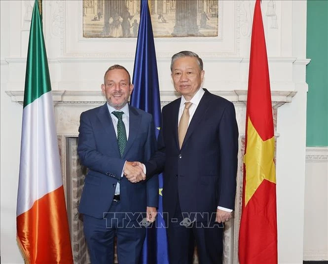 El secretario general del Partido Comunista y presidente de Vietnam, To Lam, y el titular del Senado (Seanad Éireann), Jerry Buttimer. (Fuente:VNA)