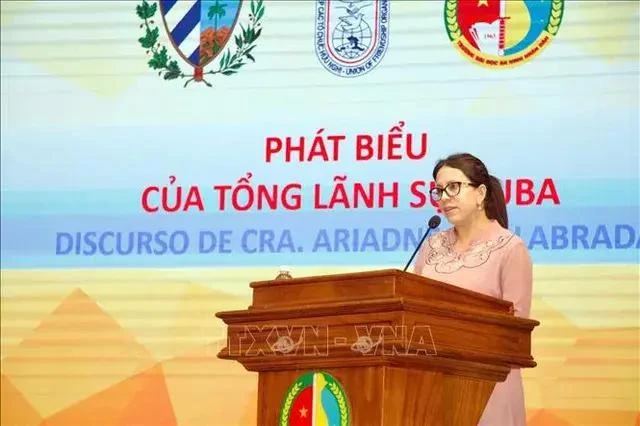 La Cónsul General de Cuba en Ciudad Ho Chi Minh, Ariadne Feo Labrada, habla en el evento. (Fuente: VNA)