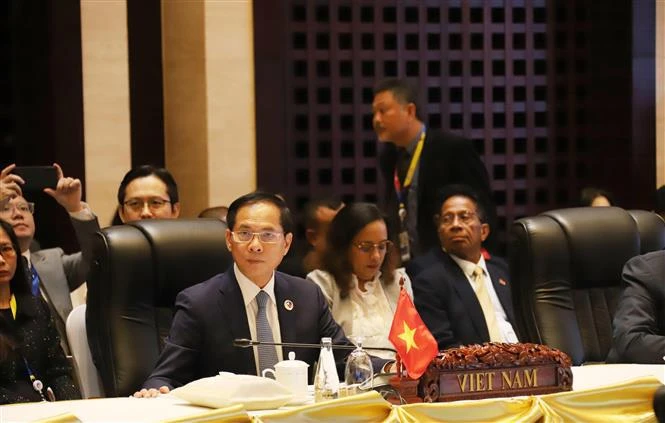 El viceprimer ministro y canciller de Vietnam, Bui Thanh Son, en el evento. (Fuente:VNA)