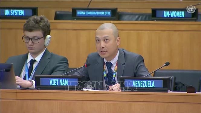 El ministro consejero Nguyen Hoang Nguyen, subjefe de la delegación permanente de Vietnam ante las Naciones Unidas, habla en el evento. (Fuente:VNA)