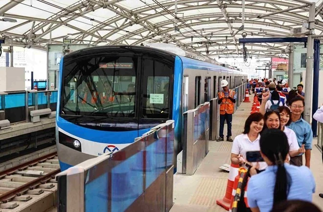 Línea de metro Ben Thanh-Suoi Tien operará comercialmente este diciembre. (Fuente: laodong.vn)