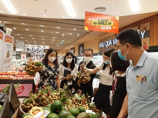 Productos agrícolas y frutas vietnamitas en el sistema de supermercados AEON. (Foto: Vietnam+)