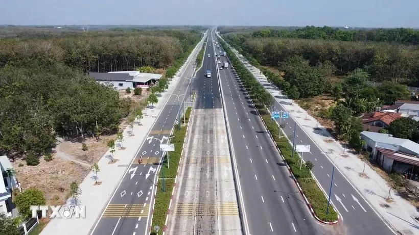 La carretera Phuoc-Tan Van, de 62 kilómetros de largo y 10 carriles, conectan los parques industriales de la provincia de Binh Duong. (Fuente: VNA)