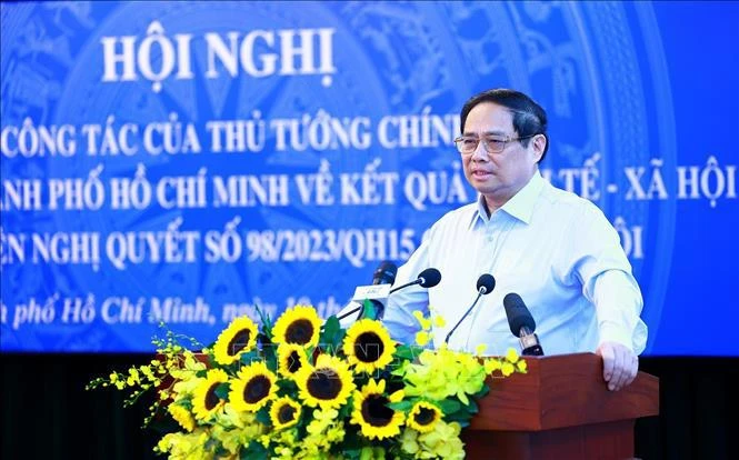 El primer ministro Pham Minh Chinh habla en la reunión (Fuente: VNA)