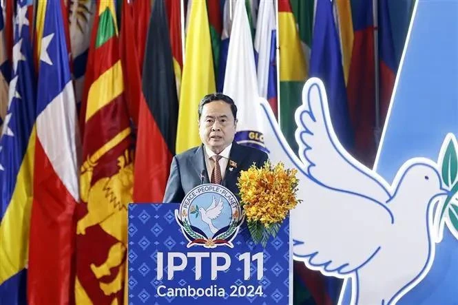 El presidente de la Asamblea Nacional de Vietnam, Tran Thanh Man, pronuncia un discurso en la XI sesión plenaria del Parlamento Internacional por la Tolerancia y la Paz (Fuente: VNA)