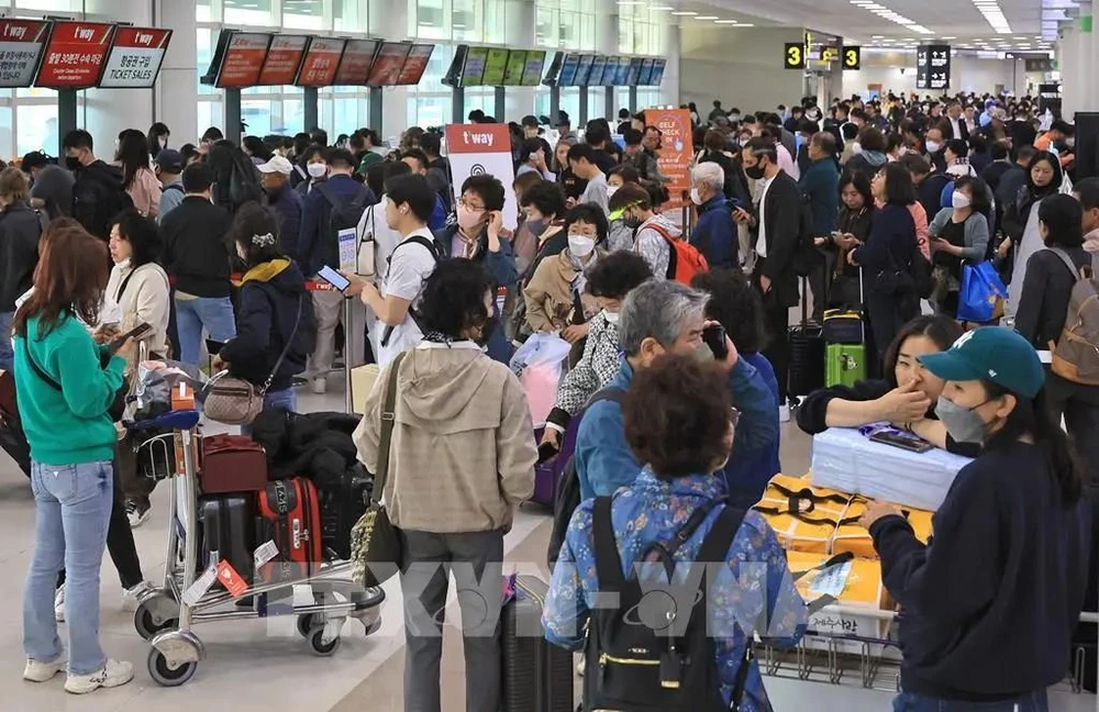 Pasajeros en el aeropuerto internacional de Jeju (Fuente: AFP/VNA)