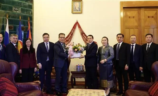 Representantes de las Embajadas de Vietnam y de Laos en Rusia en el evento (Fuente: VNA)