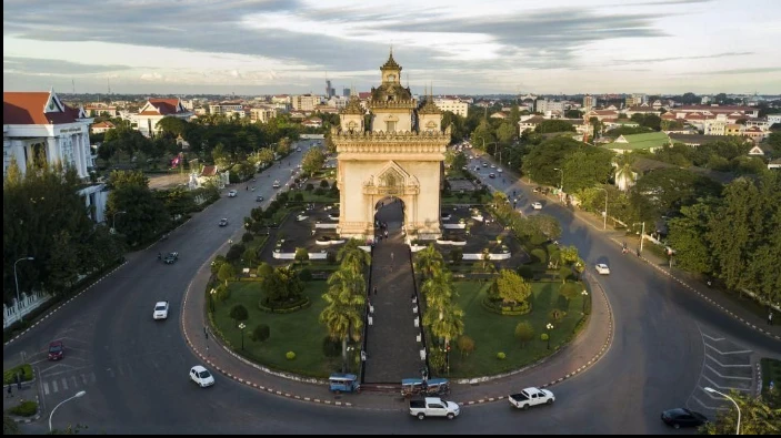 老挝恢复10%增值税并调整银行利率。图自互联网