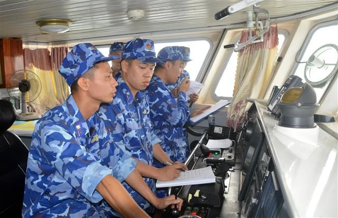 越南海警与中国海警通电话。图自越通社