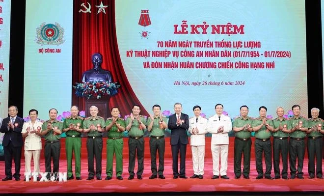 Chủ tịch nước Tô Lâm với các đại biểu tham dự buổi lễ.TTXVN.webp
