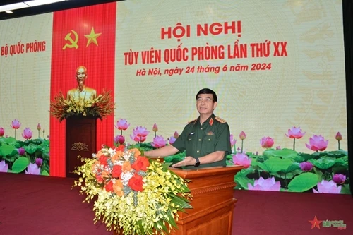 潘文江大将在会议上发表主旨演讲（图片来源：人民军队报）