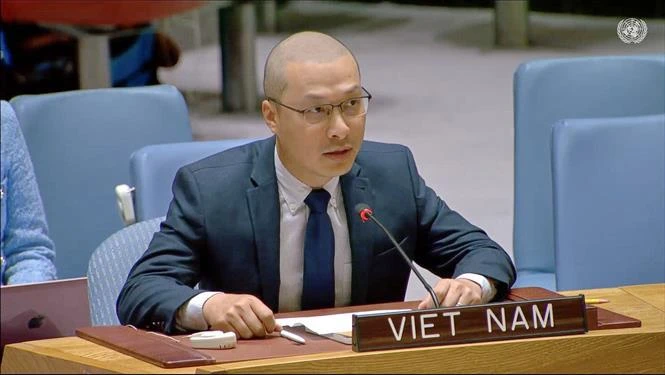 Le ministre conseiller Nguyen Hoang Nguyen, chef adjoint de la Mission permanente du Vietnam auprès de l'ONU, lors du débat. Photo: VNA