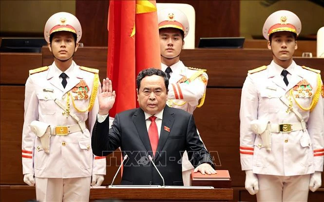 Le président de l'AN du Vietnam Tran Thanh Man prête serment. Photo: VNA