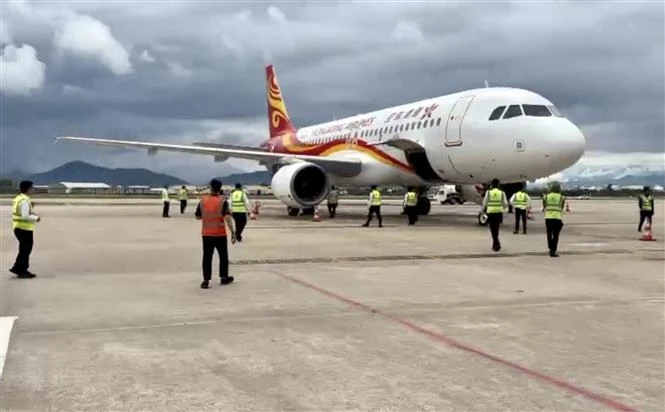 Le vol HX548, opéré par Hong Kong Airlines, a atterri à l'aéroport international de Da Nang le 19 juillet. Photo: VNA