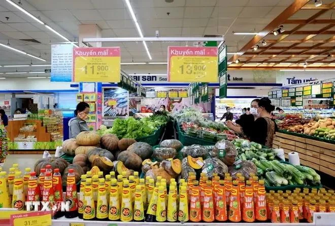 Au supermarché Co.op Mart. Photo: VNA