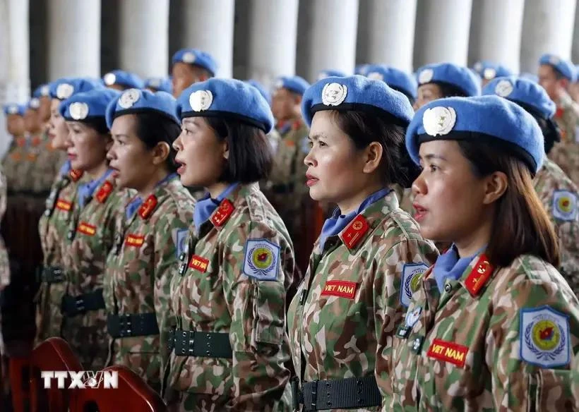 Des femmes soldats de de l'équipe du génie N°2 lors d'une cérémonie avant leur départ pour la mission de maintien de la paix des Nations Unies à Abyei. Photo: VNA