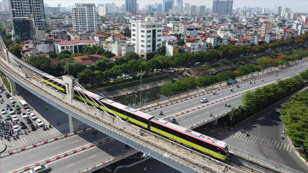 La section surélevée de 8,5 km de long du projet de métro de la station Nhon - Hanoï. Photo: VNA