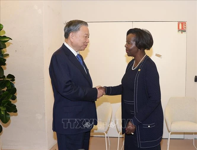 Le secrétaire général du Parti communiste du Vietnam et président vietnamien To Lam et la secrétaire générale de l'OIF, Louise Mushikiwabo. Photo: VNA