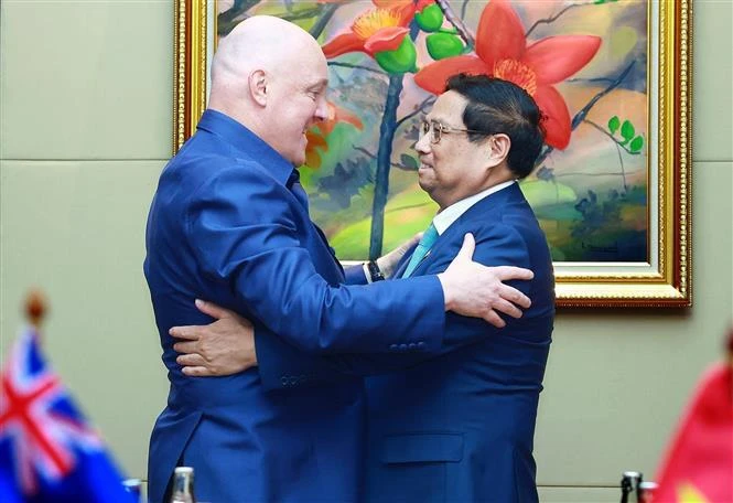 Le Premier ministre Pham Minh Chinh (droite) et son homologue néo-zélandais. Photo: VNA