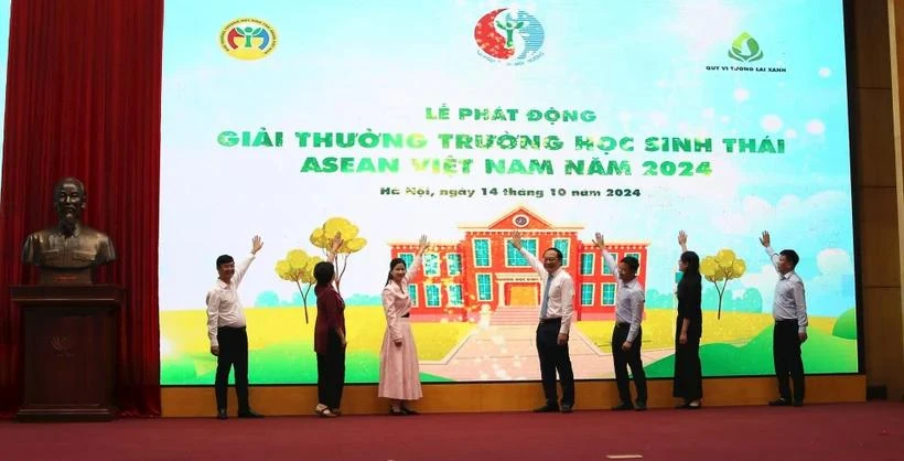 Des représentants de ministères, d'agences et d'organisations lors du lancement du prix ASEAN Eco-Schools Vietnam 2024. Photo: baotainguyenmoitruong.vn