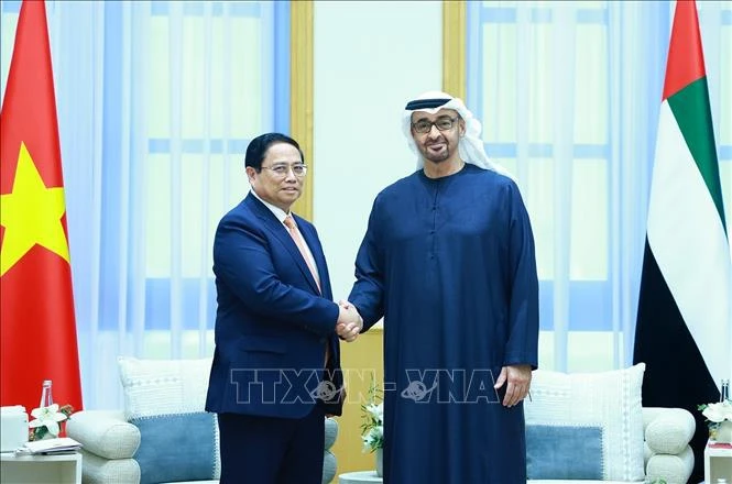 Le Premier ministre Pham Minh Chinh s'entretient avec le président des Émirats arabes unis (EAU), Mohamed ben Zayed Al Nahyan. Photo: VNA