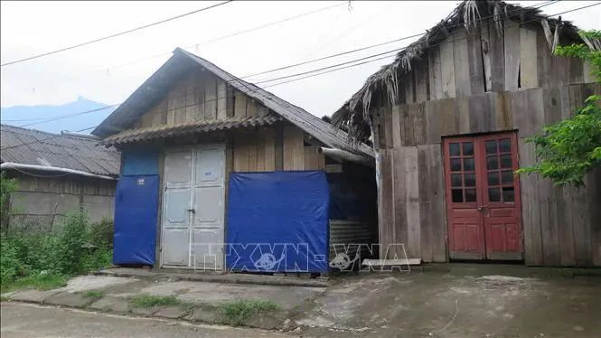 Des maisons précaires dans le district de Van Ban, province de Lao Cai. Photo: VNA