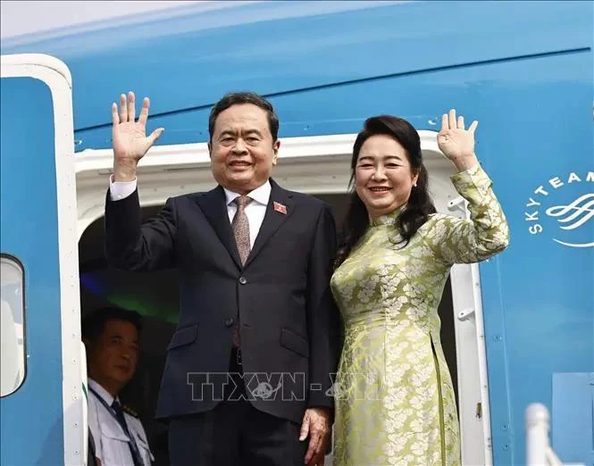 Le président de l'Assemblée nationale (AN) Tran Thanh Man et son épouse. Photo: VNA